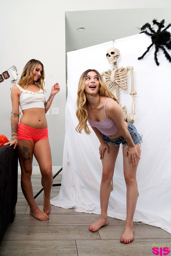 This Halloween My Stepsis Jumped My Bones - S24:E10