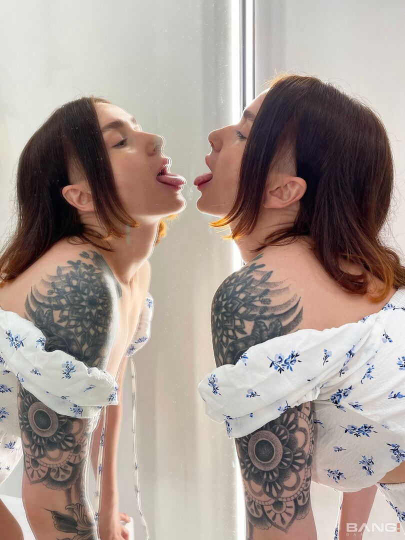 Kleo Model Fucks In A Mall Fitting Room With Lots Of Mirrors