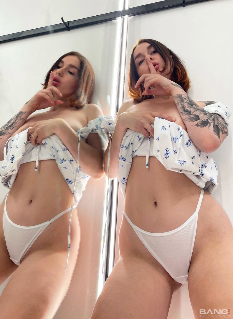 Kleo Model Fucks In A Mall Fitting Room With Lots Of Mirrors
