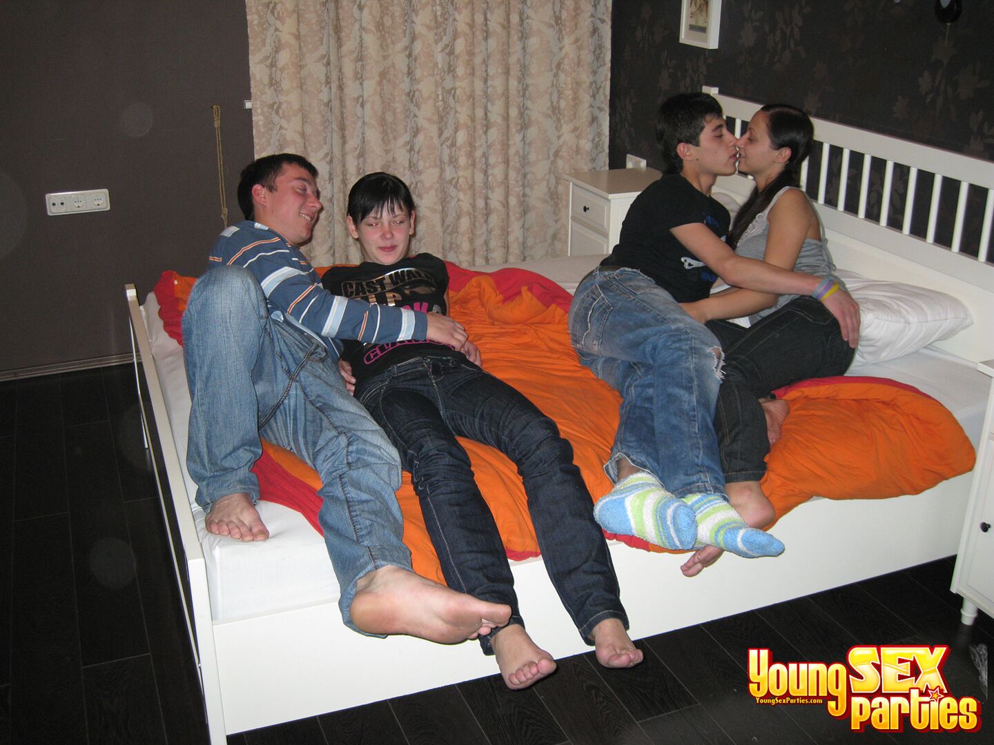 ROOMMATES FUCK TWO CHICKS ON A LARGE BED