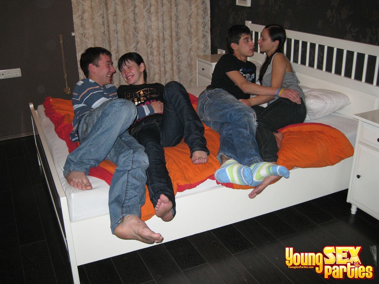 ROOMMATES FUCK TWO CHICKS ON A LARGE BED