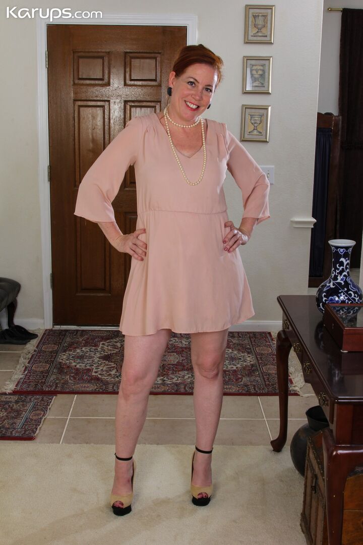 GINGER MILF'S TOY