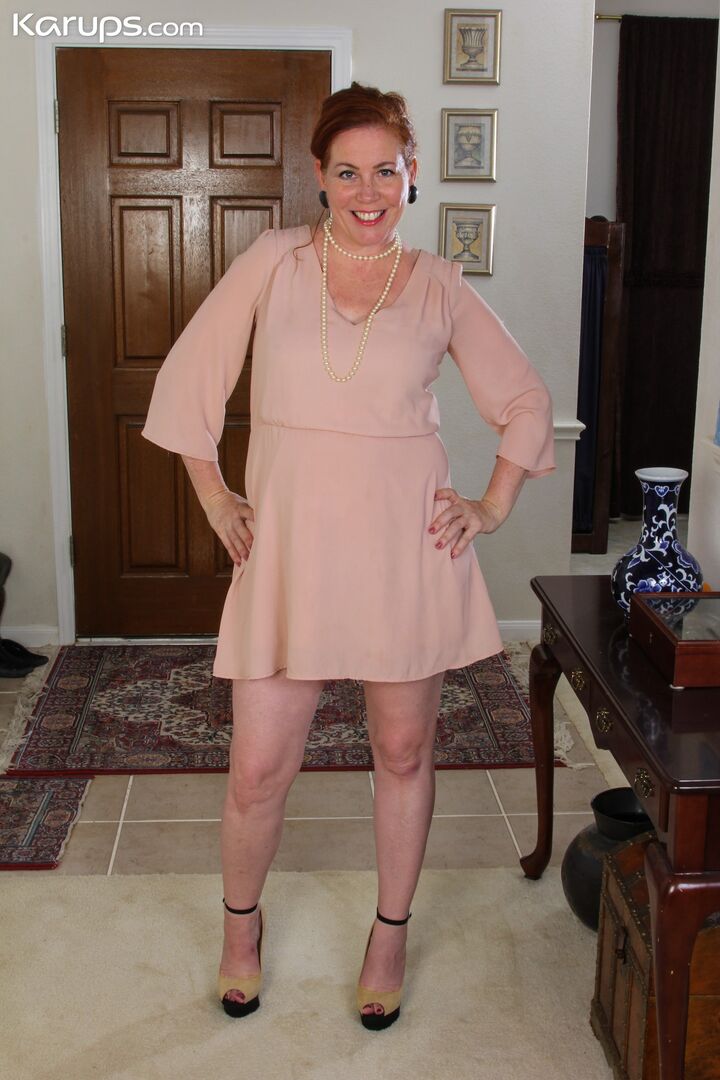GINGER MILF'S TOY