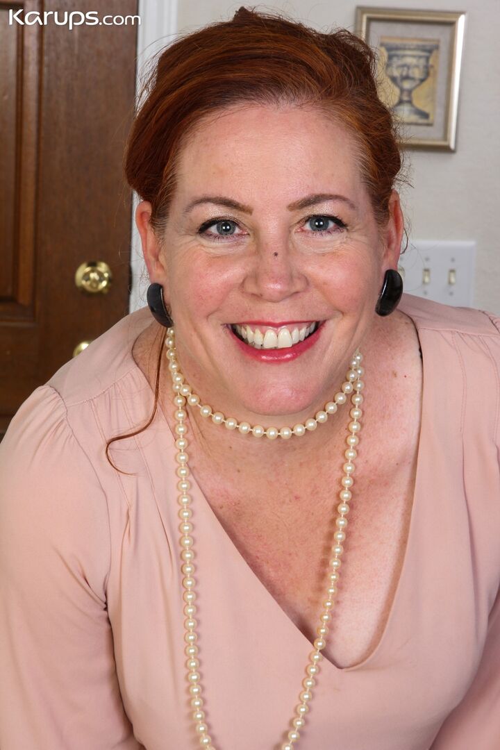 GINGER MILF'S TOY