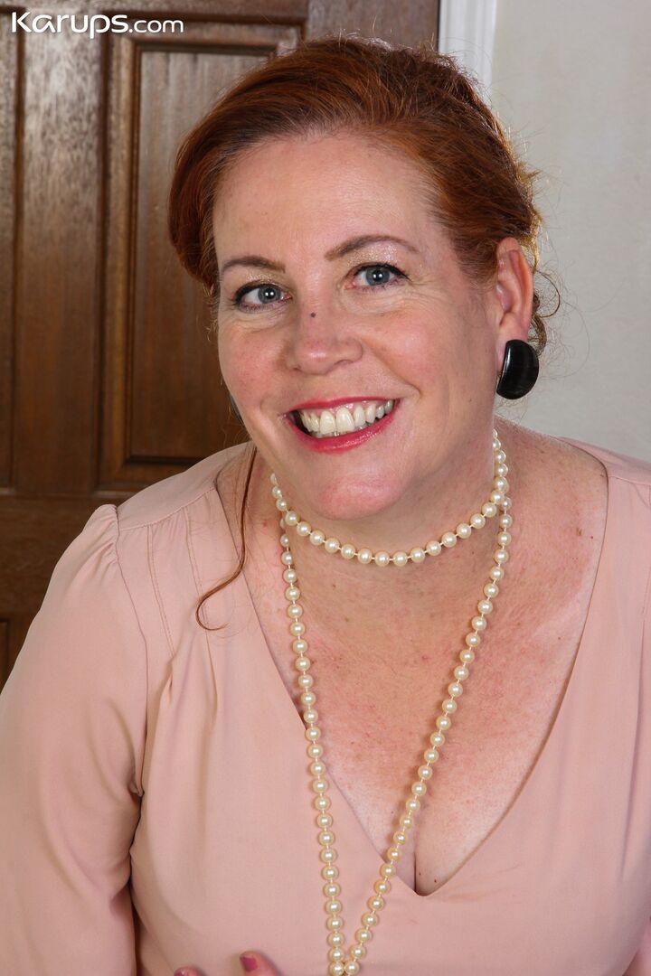 GINGER MILF'S TOY