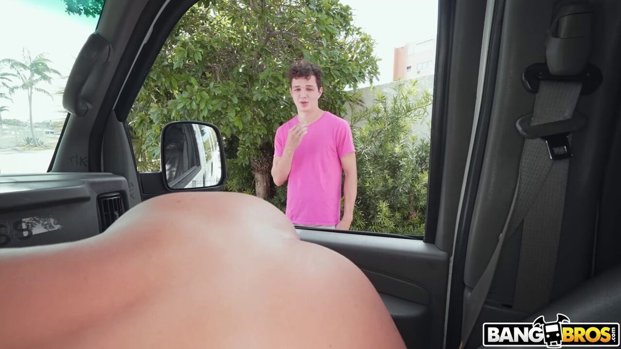 Slimthick Vic Reverse Bus!