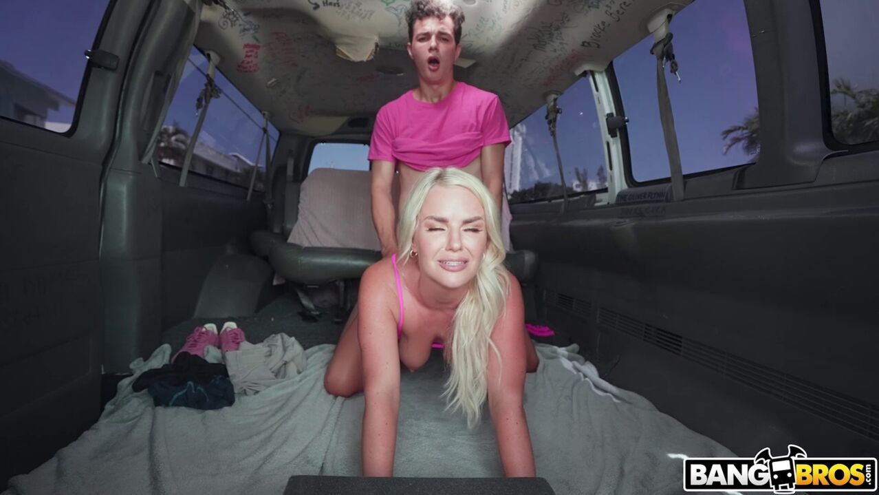 Slimthick Vic Reverse Bus!