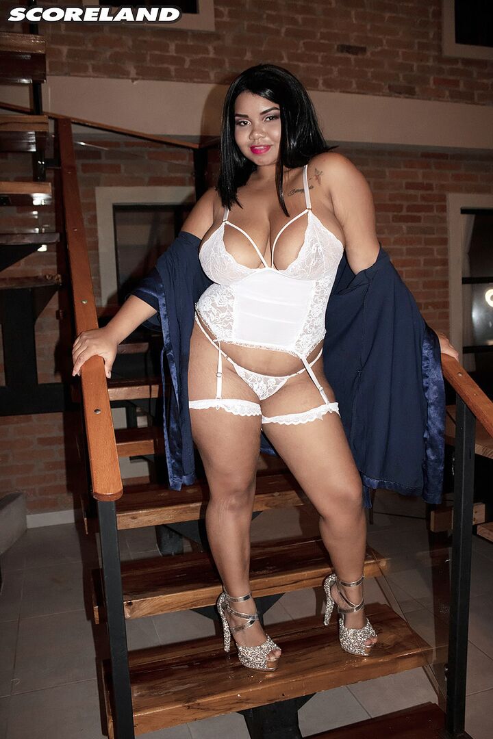 NATY GETS NAUGHTY AT SCORELAND