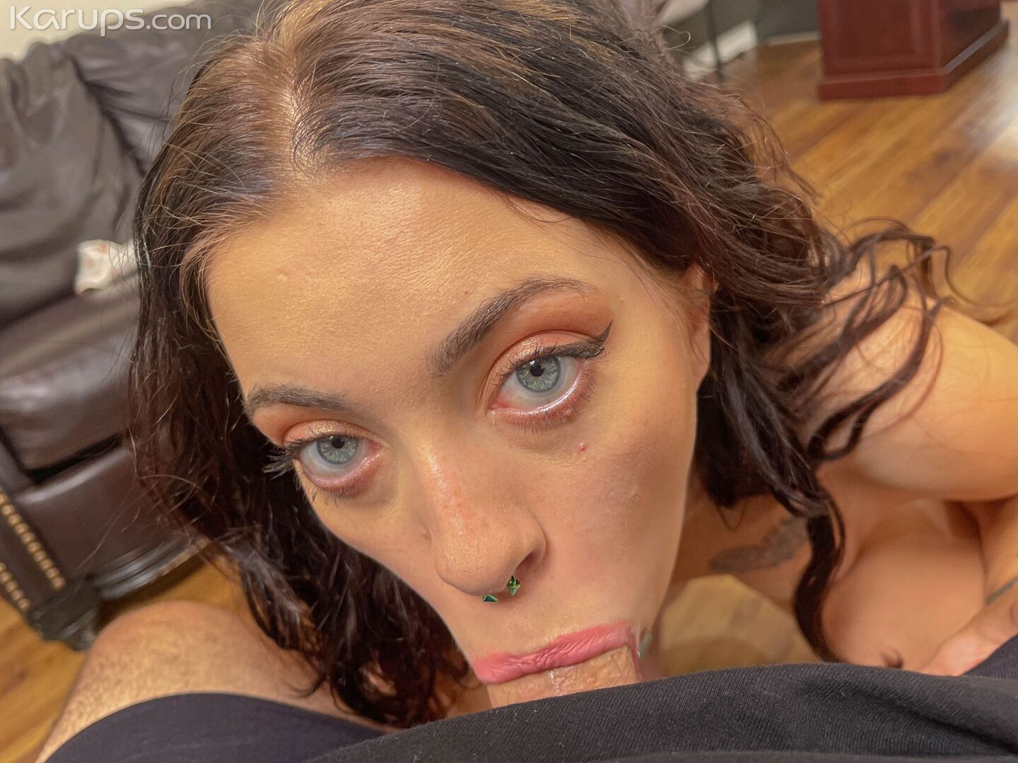 MY HOT TEEN INTERN