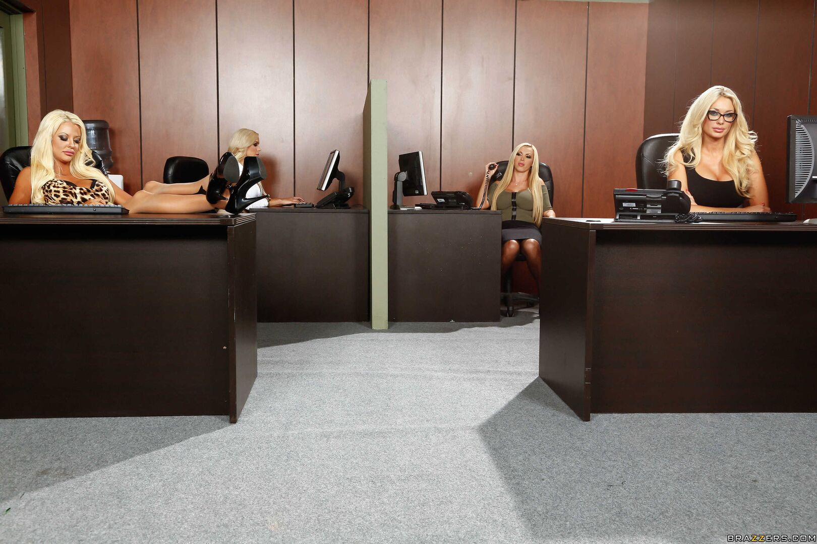 Office 4-play VI