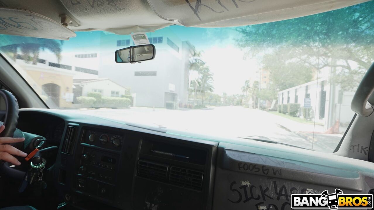 Babi Fucks In Bus For Money