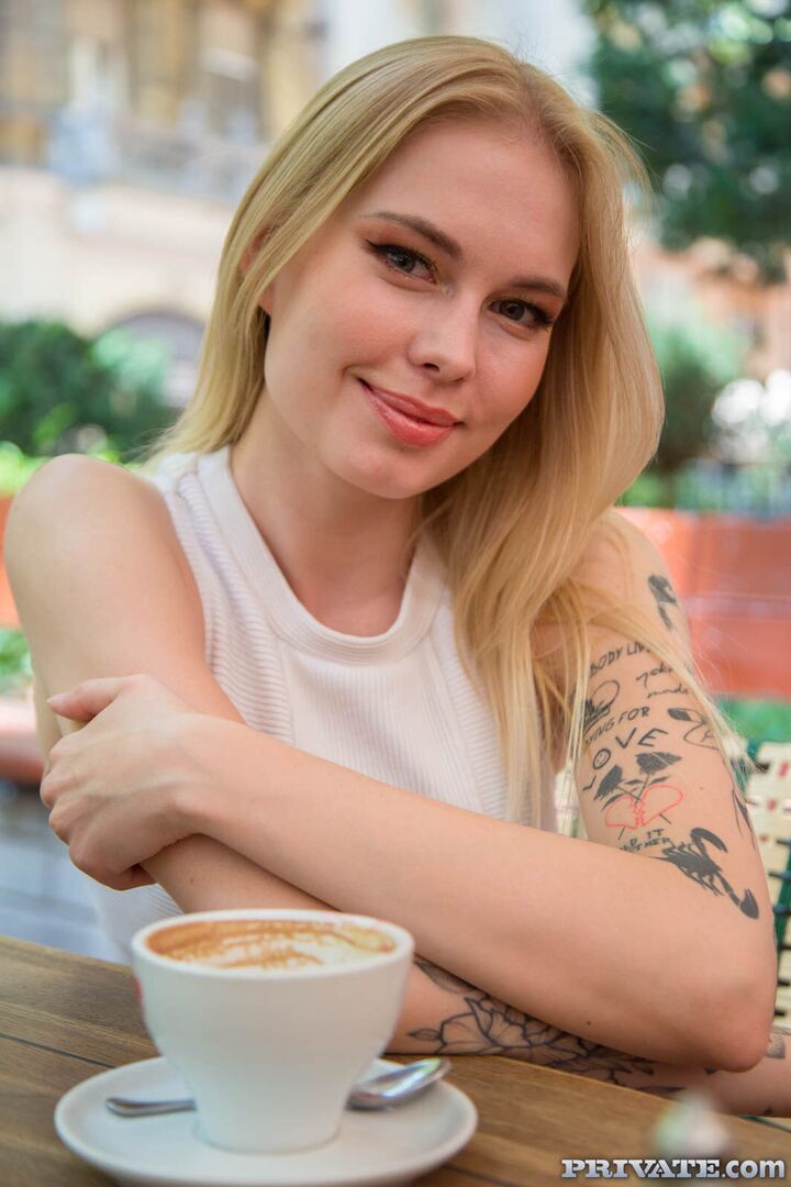 Mimi Cica, a Wild Debut with Cherry Kiss
