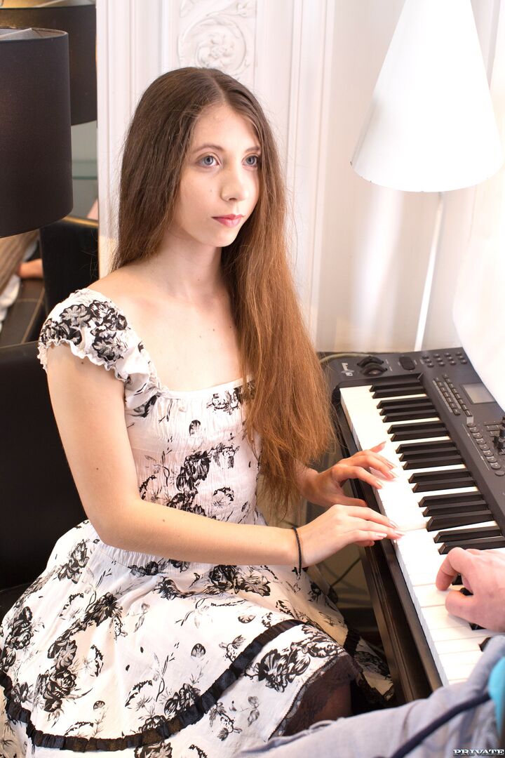 Teen Stefany Screams For More Hardcore Anal