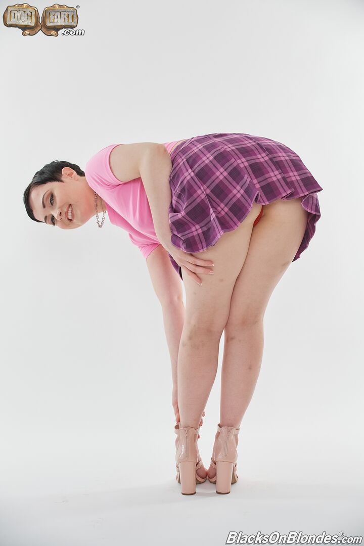 Jade Valentine-BlacksOnBlondes