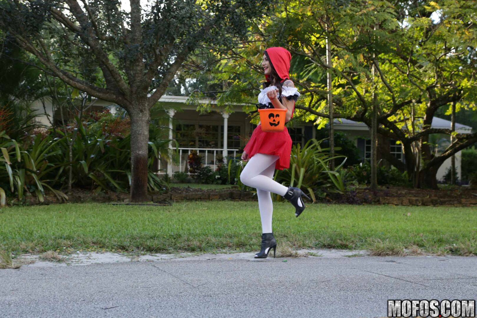 Brunette Spinner Fucks on Halloween