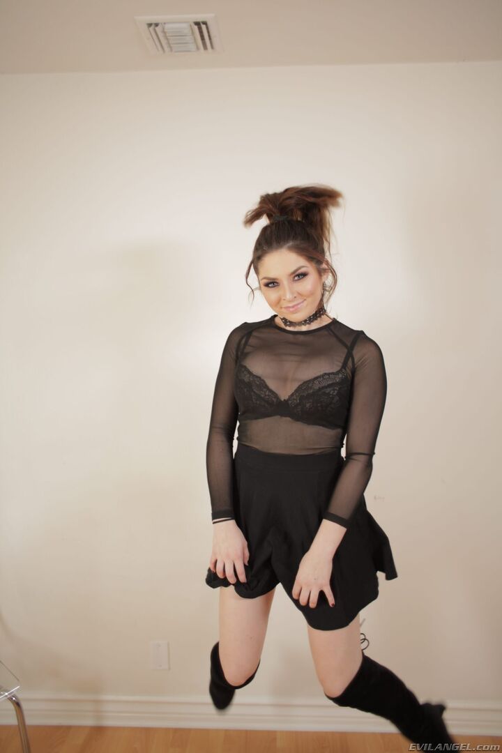 Cute Rapper Buttfucked To Squirting