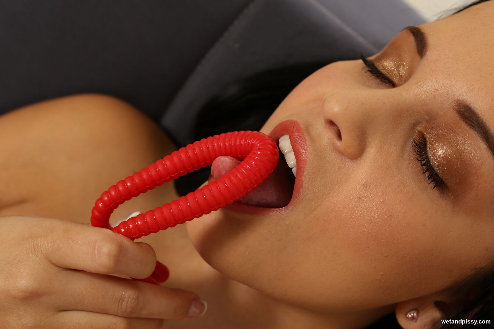 JENNIFER MENDES — TANTILISING TEEN
