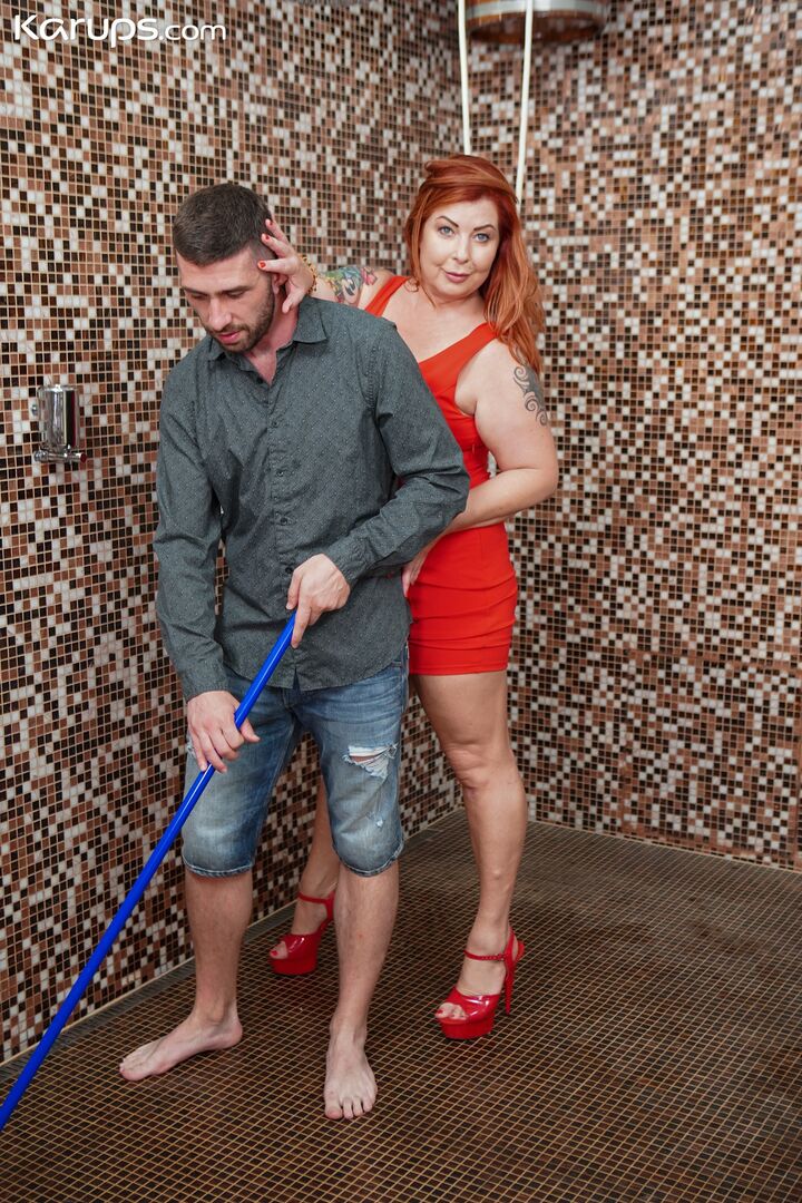 PLUMP PUSSY INSPECTION