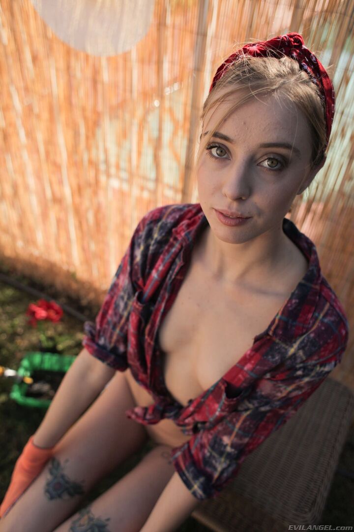 Ejaculating Haley's Multi-Squirt Fuck