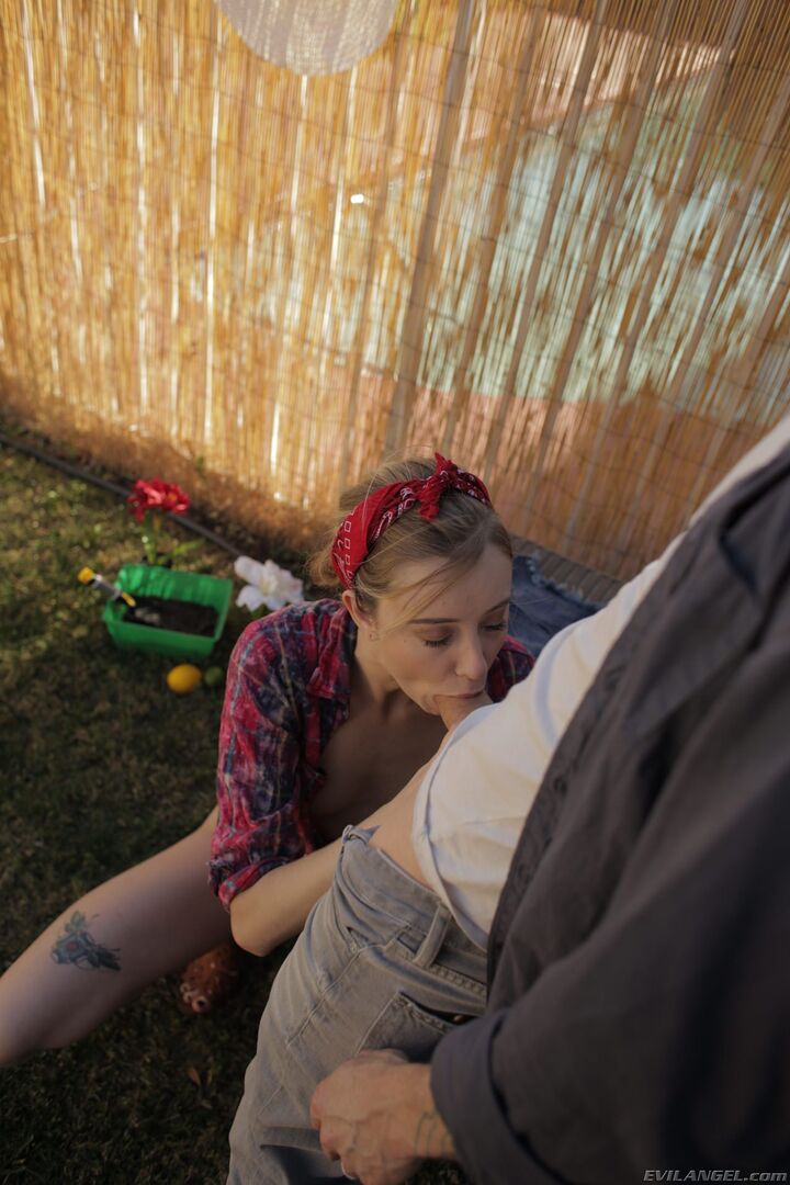 Ejaculating Haley's Multi-Squirt Fuck