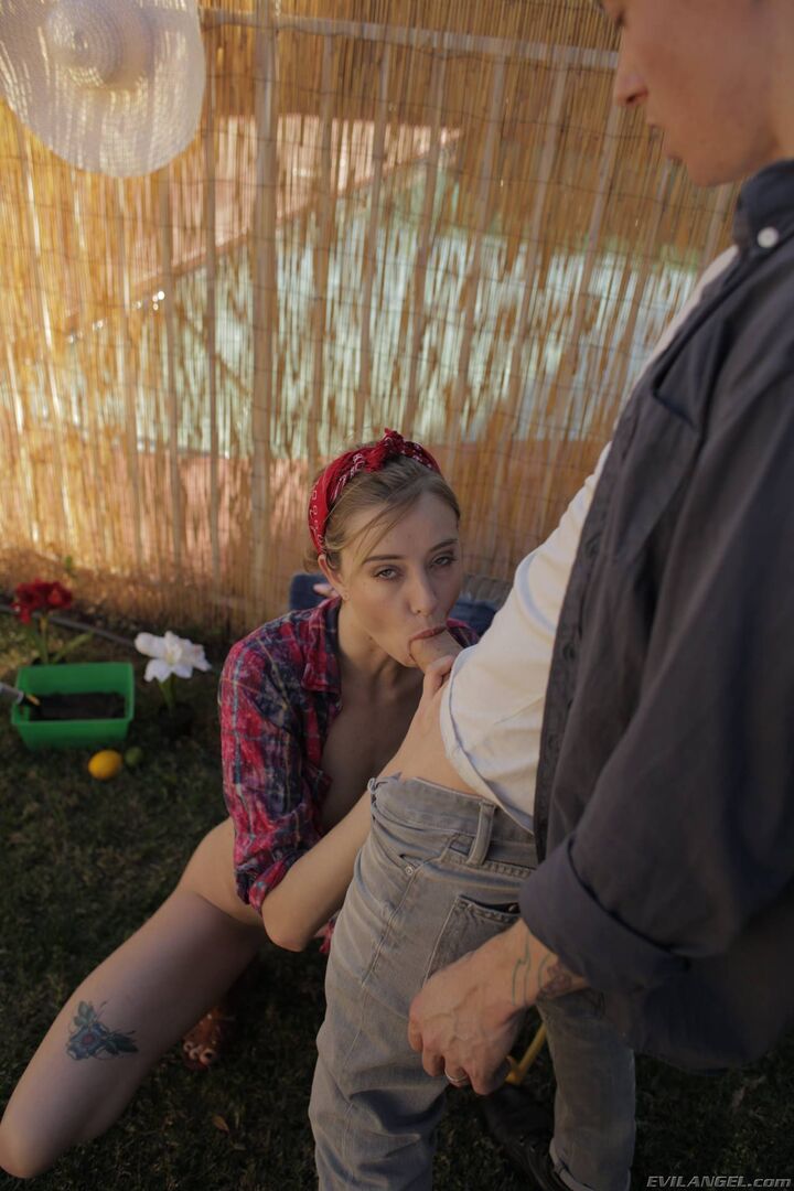 Ejaculating Haley's Multi-Squirt Fuck