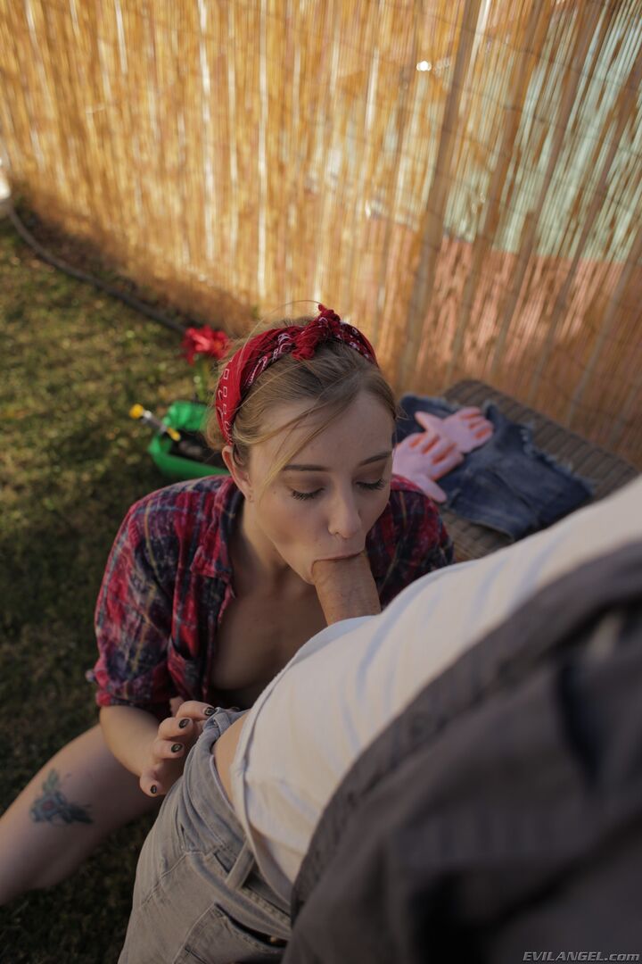 Ejaculating Haley's Multi-Squirt Fuck