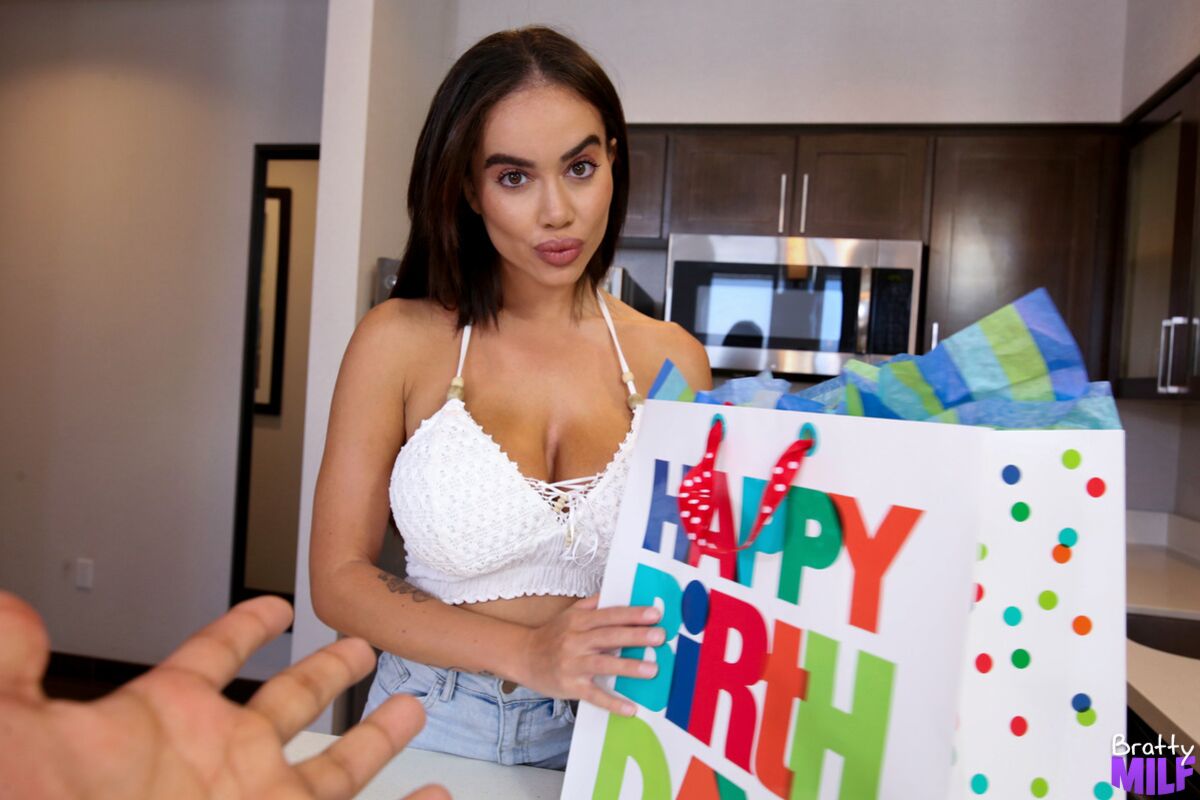Stepmom Gave Me Birthday Sex - S1:E6