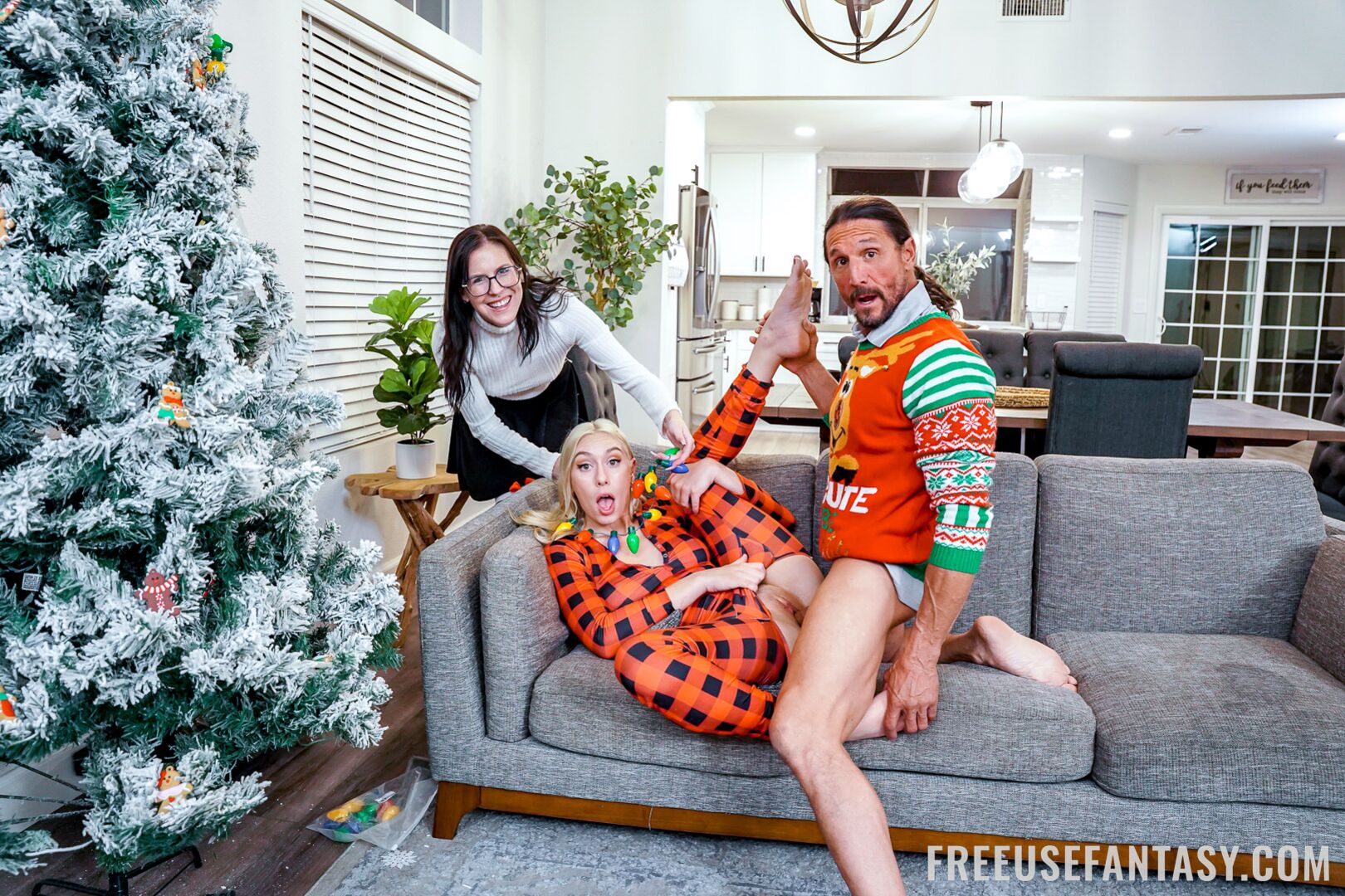 A Lovely Time Of Year Pt. 1: Cumming Home for Xmas