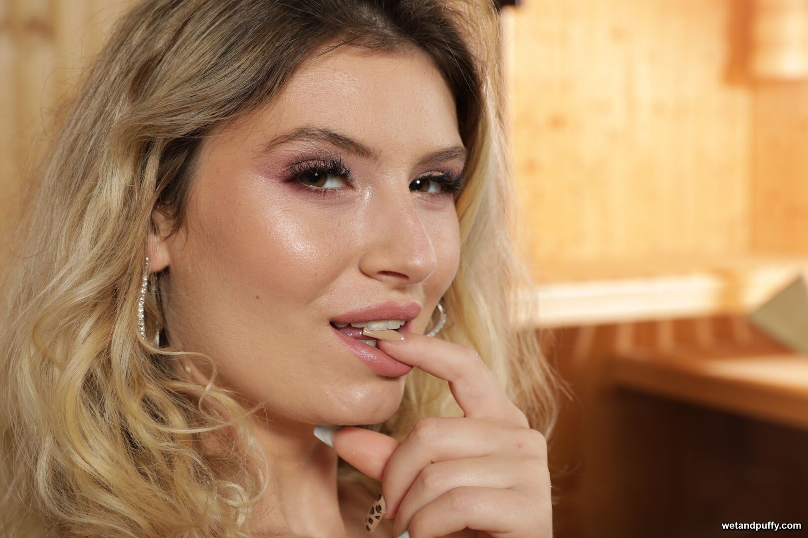 CANDICE DEMELLZA — VIBRATOR PLEASURE