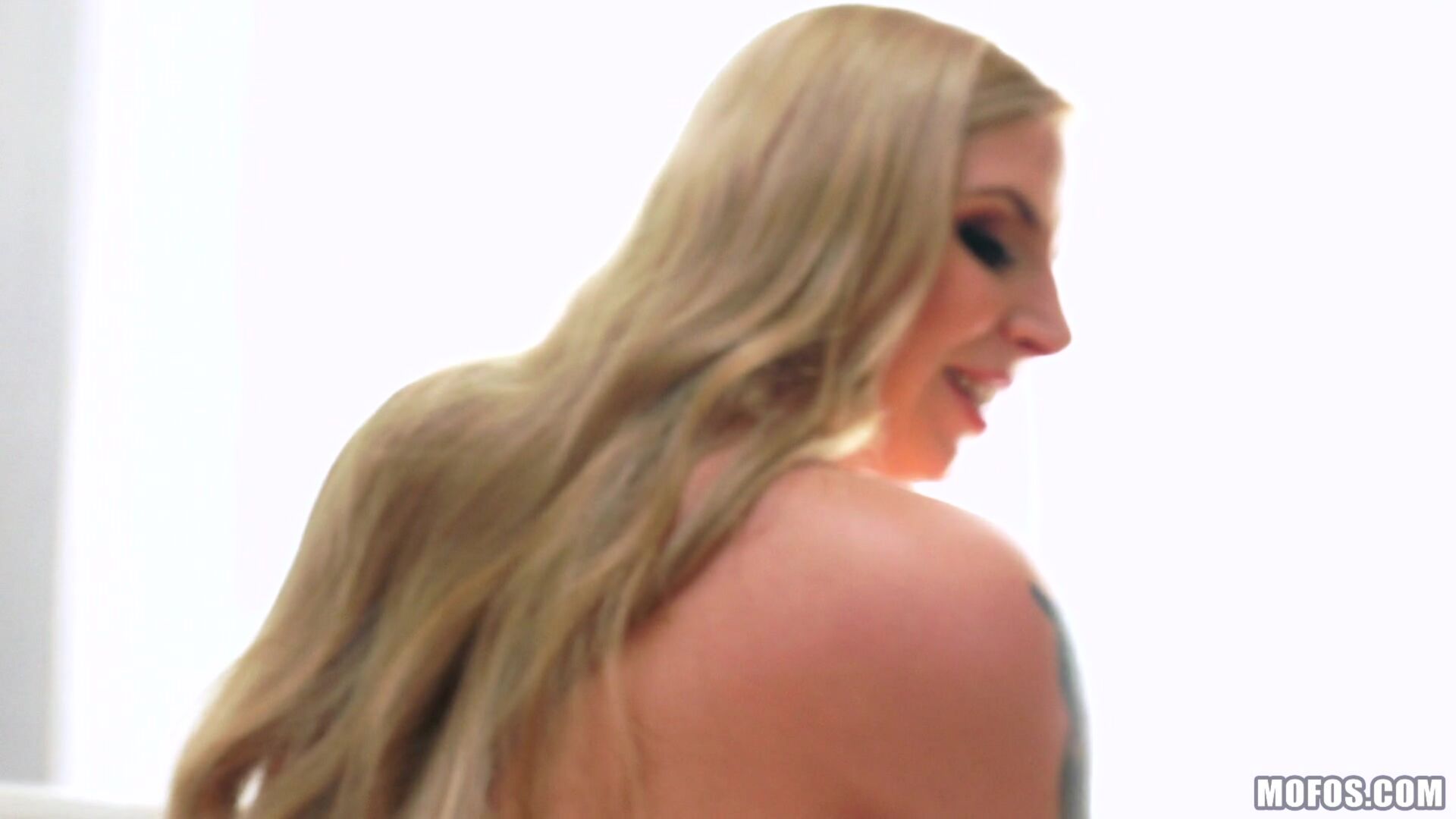 Hot Chick Plays with a Butt Plug