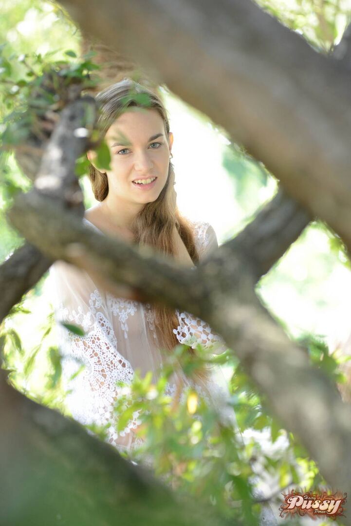 Tali Dova showing off her bush