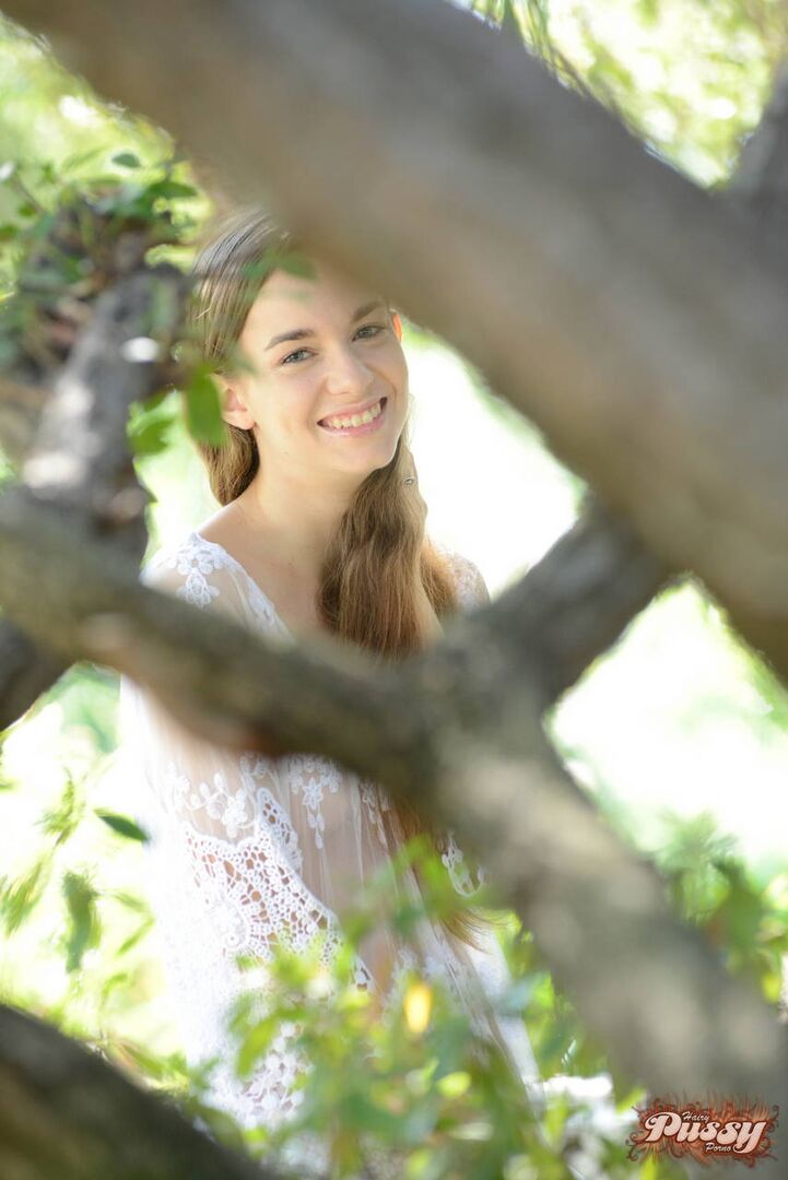 Tali Dova showing off her bush