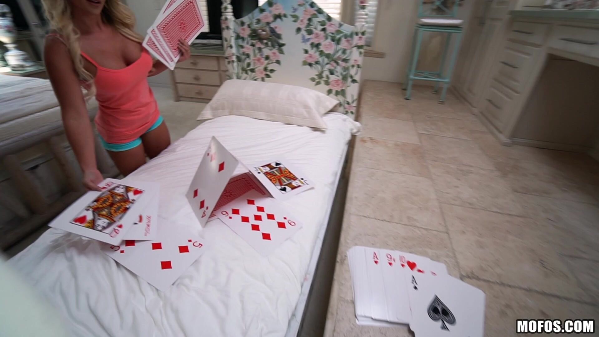 Athletic Spinner Deepthroats Cock