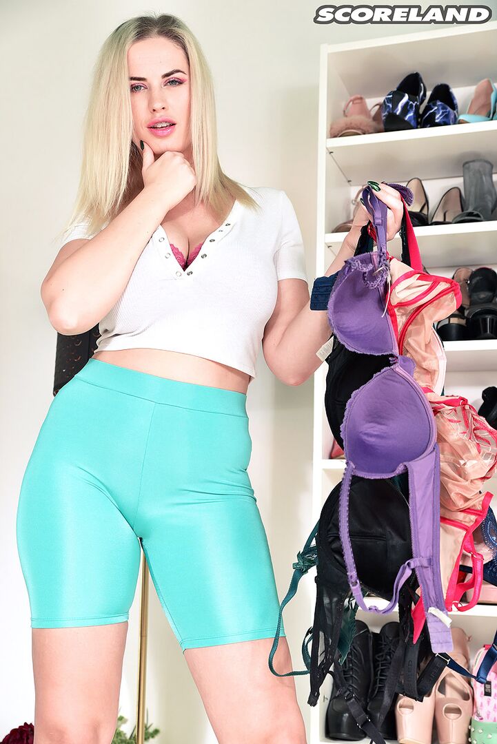 ALEXSIS FAYE: SHAKE IT UP, BABY