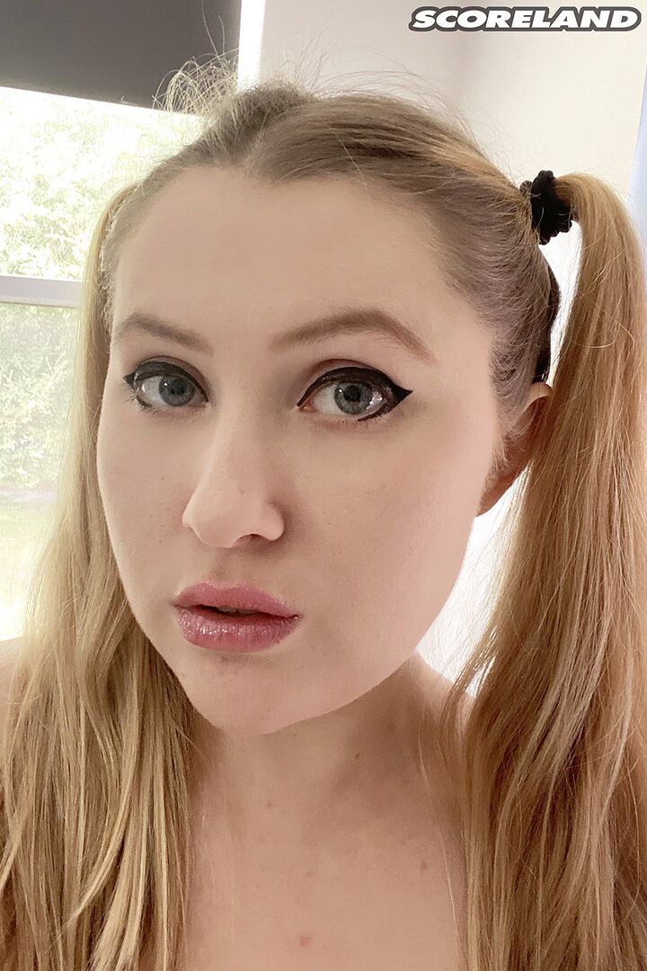 EMMA SHAY: BODACIOUS GIRL-NEXT-DOOR