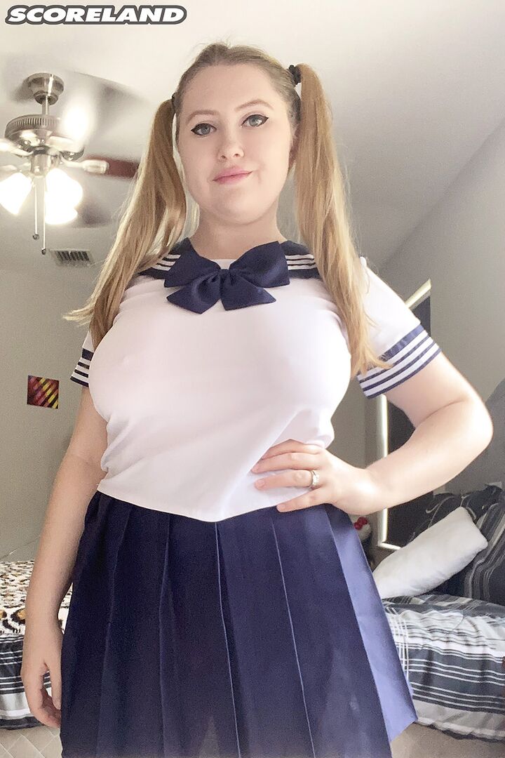 EMMA SHAY: BODACIOUS GIRL-NEXT-DOOR
