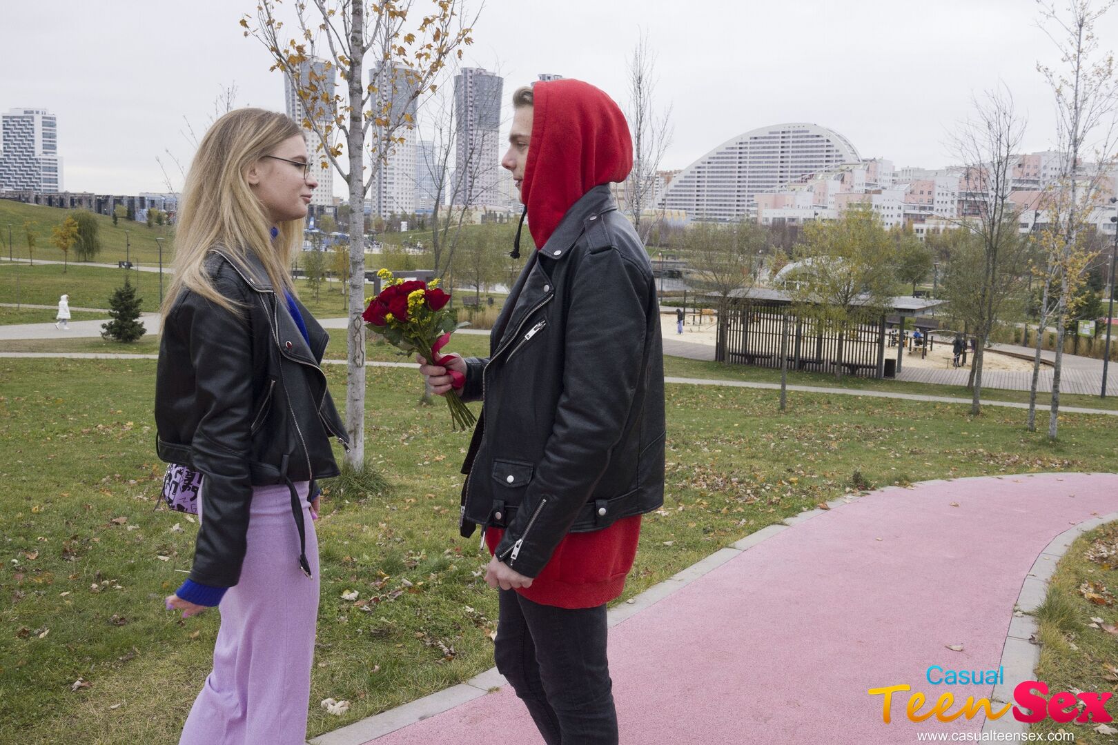 FLOWERS HELP HIM FUCK HOT BABE