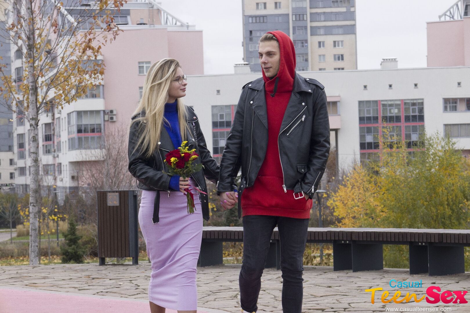 FLOWERS HELP HIM FUCK HOT BABE