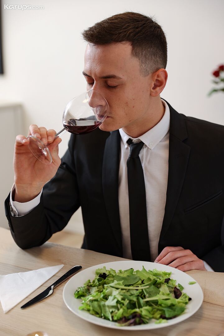 BOUND STRESSED DINNER GUEST