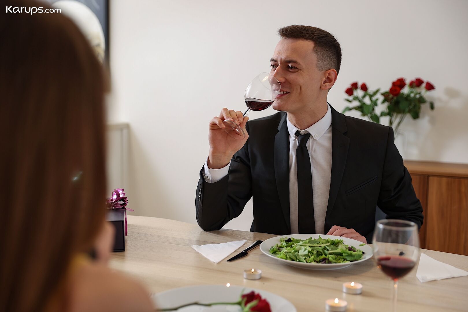 BOUND STRESSED DINNER GUEST