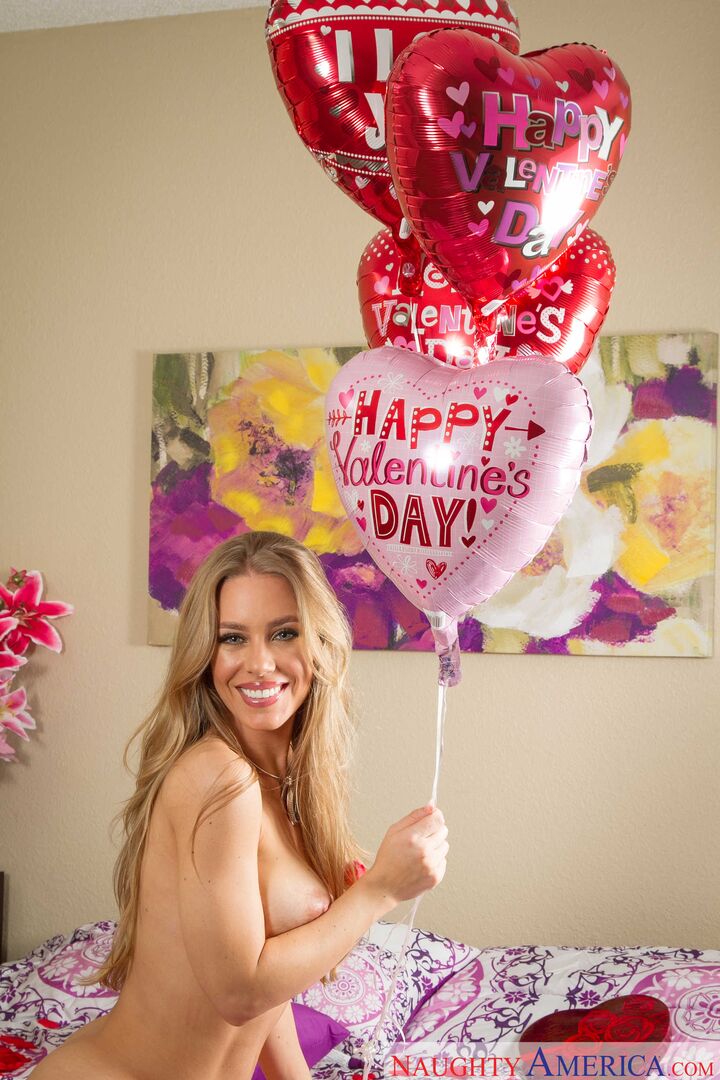 Nicole Aniston fucking in the bedroom with her tits