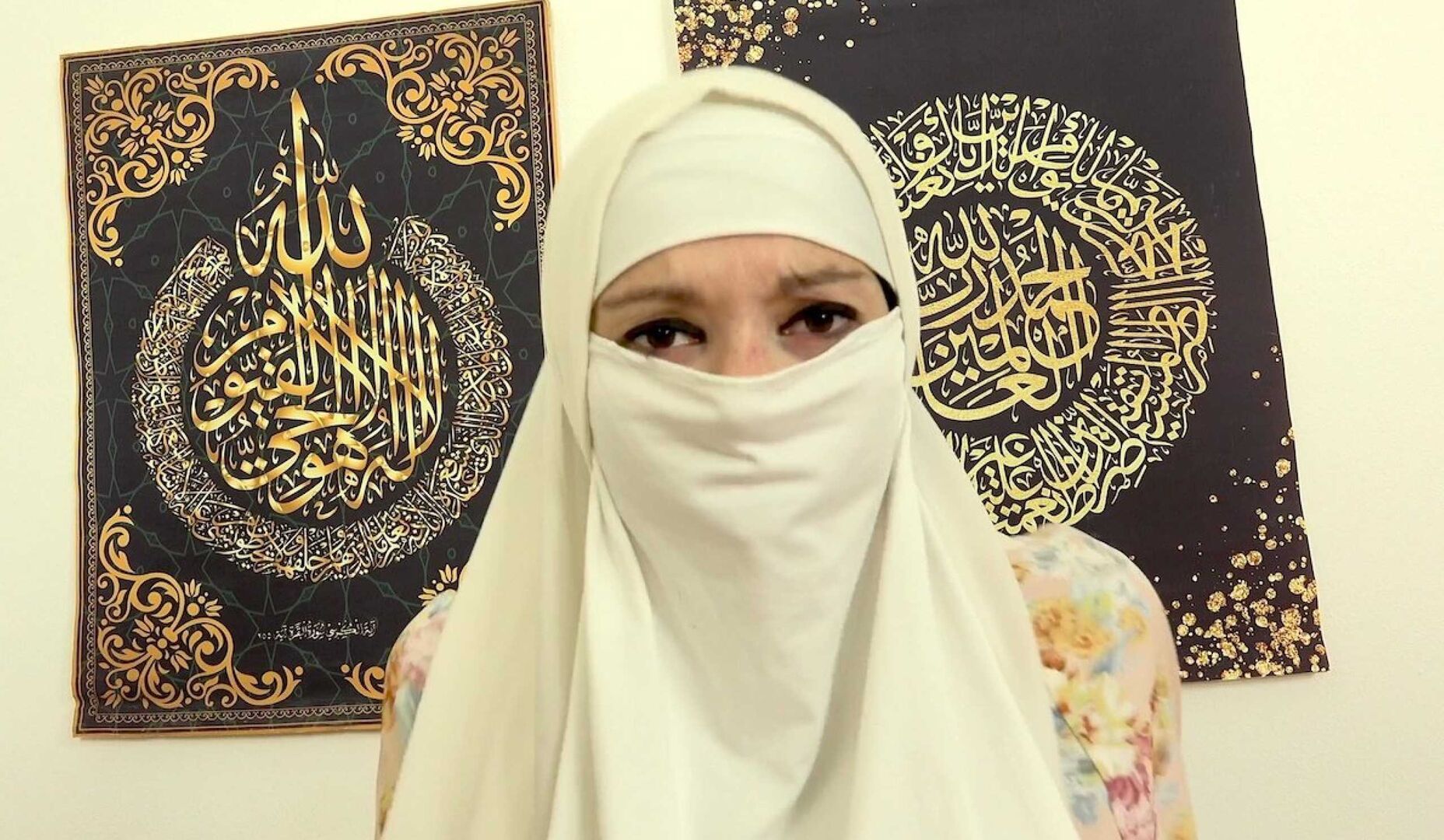 Babe in niqab pleases her husband